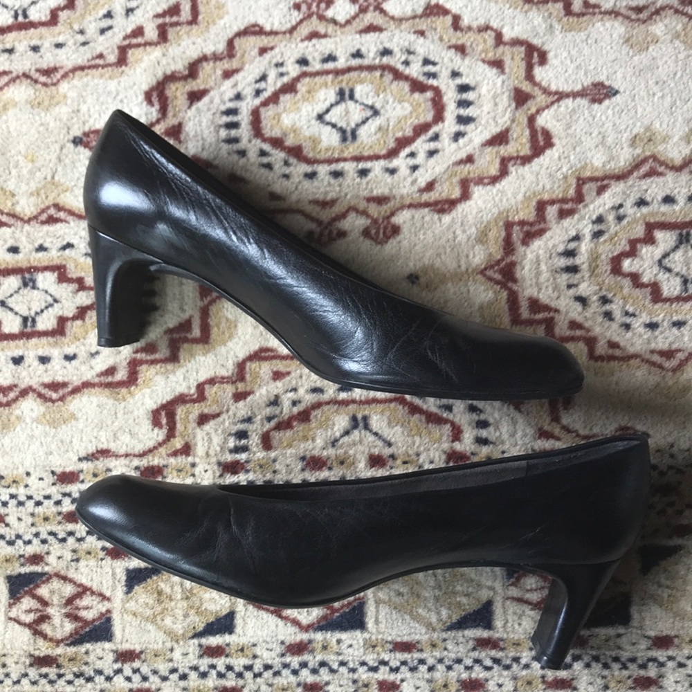 Stuart Weitzman chic pumps